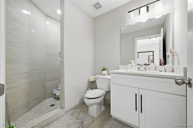 19782 Chase Drive, Macomb, MI 48042