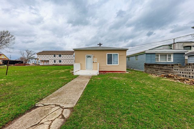 832 E 153 Street, Phoenix, IL 60426