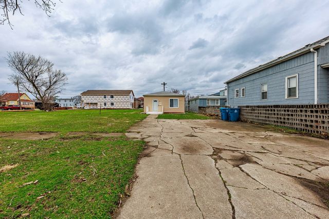 832 E 153 Street, Phoenix, IL 60426