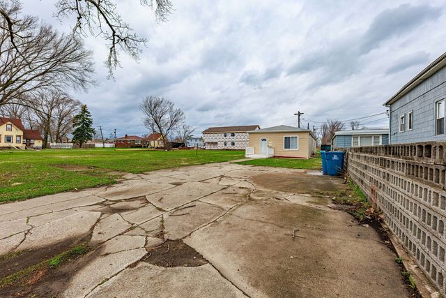 832 E 153 Street, Phoenix, IL 60426
