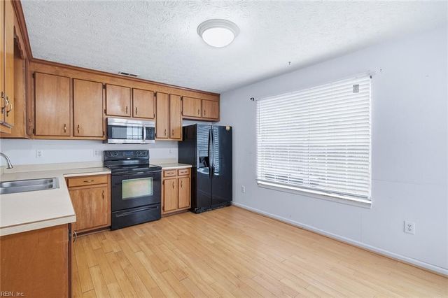 220 Jakes LN, Newport News, VA 23608