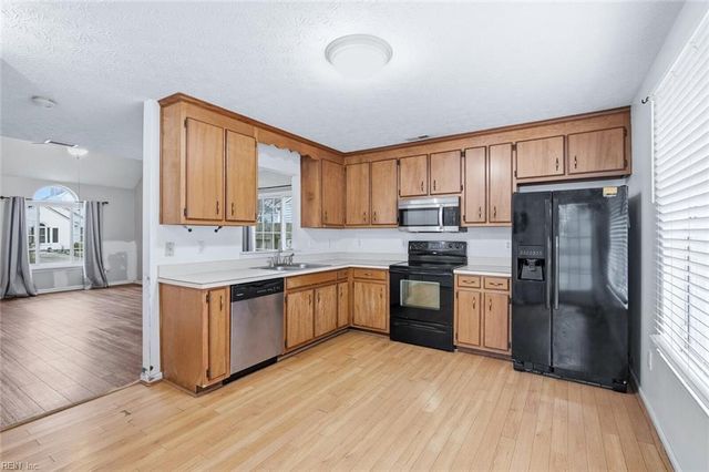 220 Jakes LN, Newport News, VA 23608