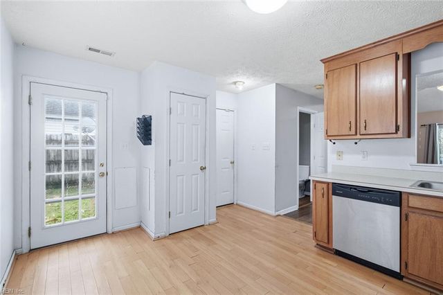 220 Jakes LN, Newport News, VA 23608