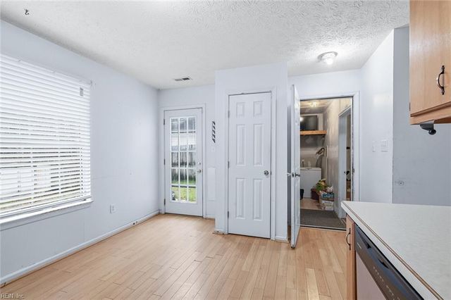 220 Jakes LN, Newport News, VA 23608