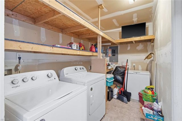 220 Jakes LN, Newport News, VA 23608