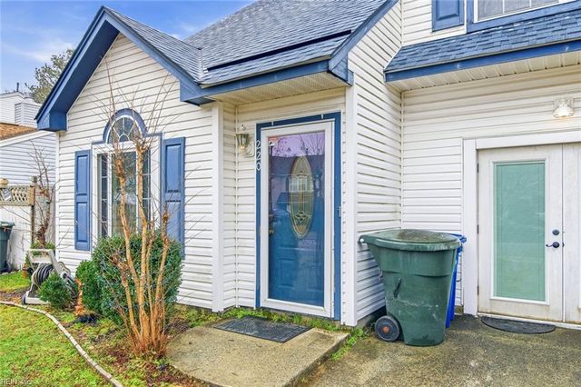 220 Jakes LN, Newport News, VA 23608
