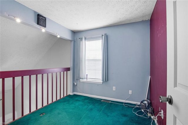 220 Jakes LN, Newport News, VA 23608