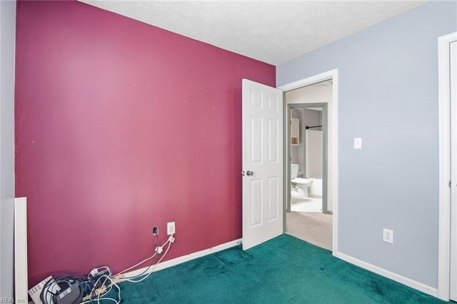 220 Jakes LN, Newport News, VA 23608