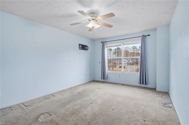 220 Jakes LN, Newport News, VA 23608