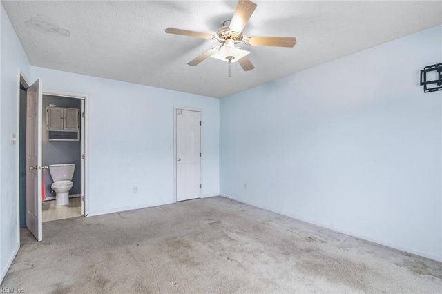 220 Jakes LN, Newport News, VA 23608