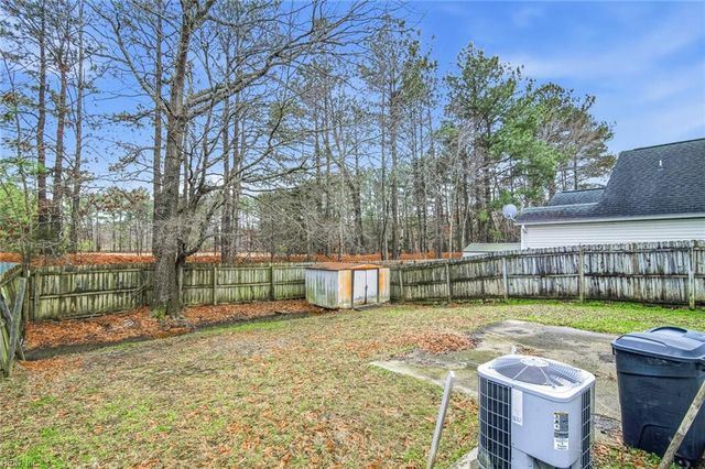 220 Jakes LN, Newport News, VA 23608