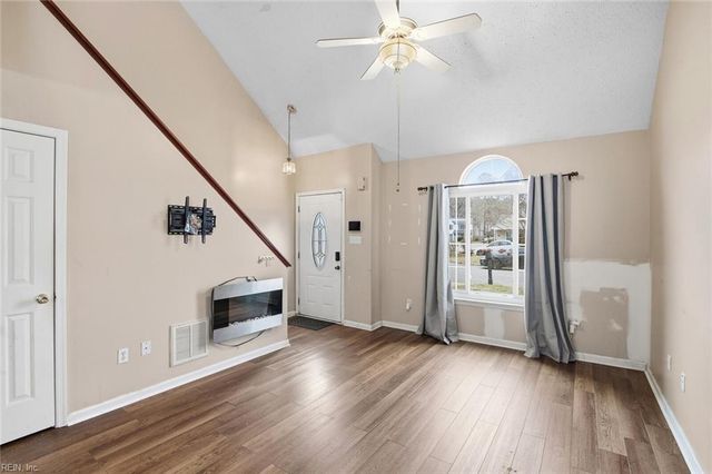 220 Jakes LN, Newport News, VA 23608