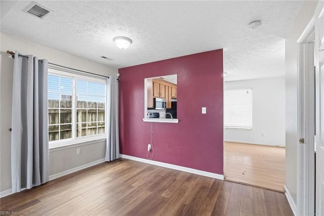 220 Jakes LN, Newport News, VA 23608