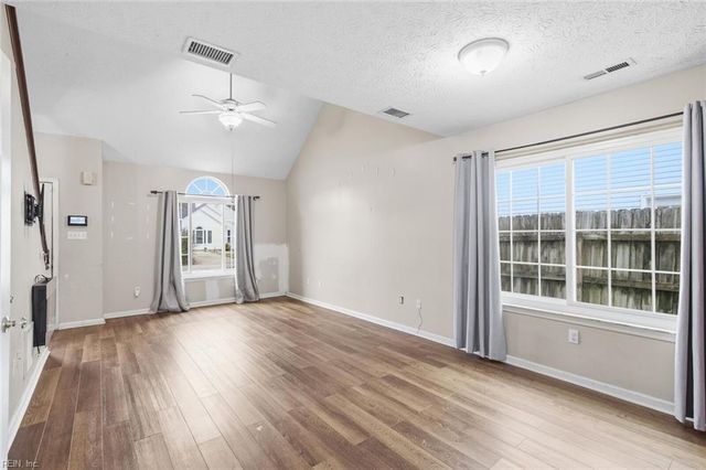 220 Jakes LN, Newport News, VA 23608