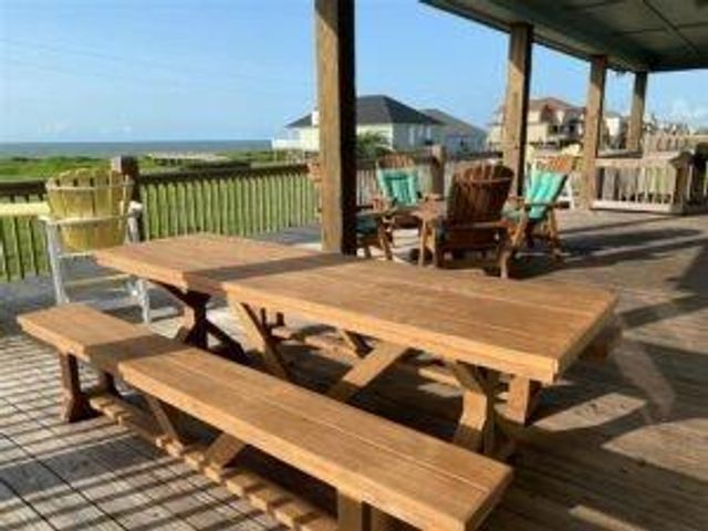 449 Atkinson Street, Crystal Beach, TX 77650