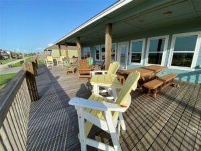 449 Atkinson Street, Crystal Beach, TX 77650