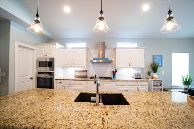 449 Atkinson Street, Crystal Beach, TX 77650