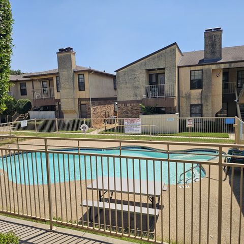 1732 Crest Point Drive, Arlington, TX 76012