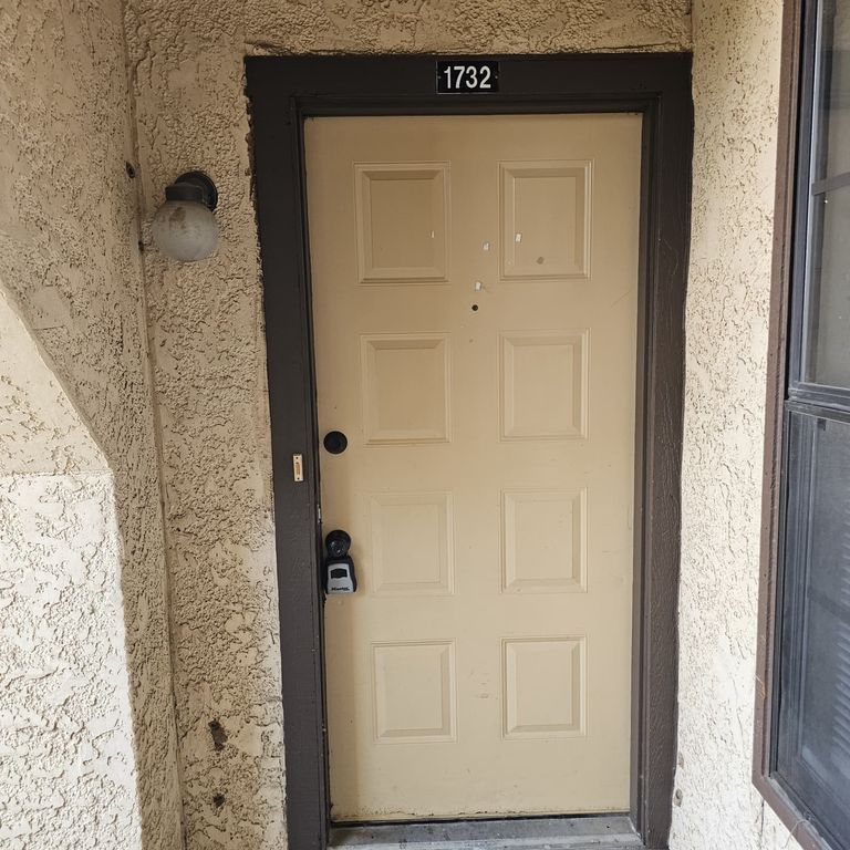 1732 Crest Point Drive, Arlington, TX 76012