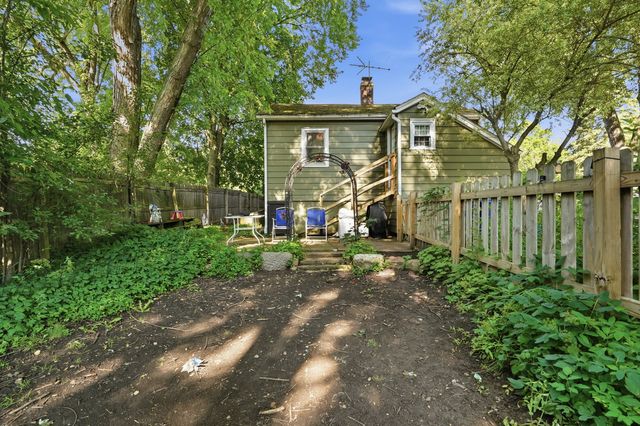 937 Elsie Avenue, Gurnee, IL 60031