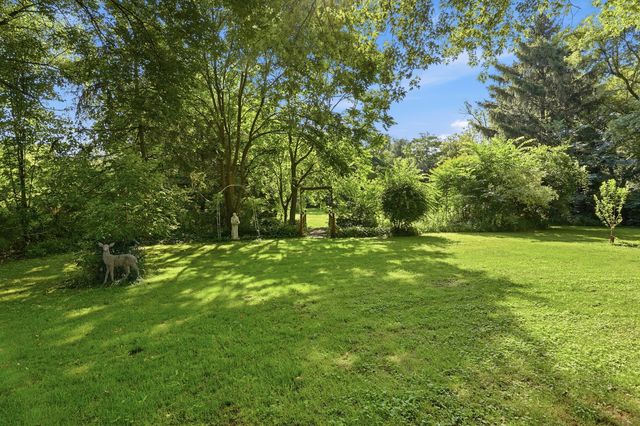 937 Elsie Avenue, Gurnee, IL 60031