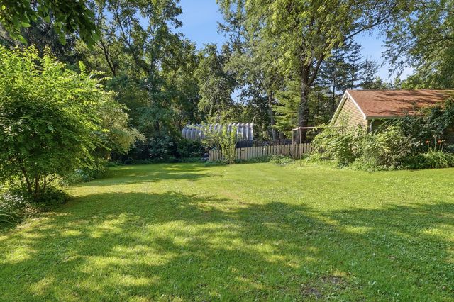 937 Elsie Avenue, Gurnee, IL 60031
