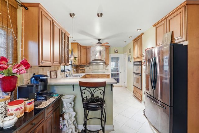 937 Elsie Avenue, Gurnee, IL 60031