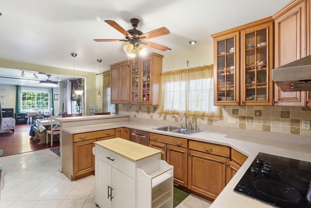937 Elsie Avenue, Gurnee, IL 60031
