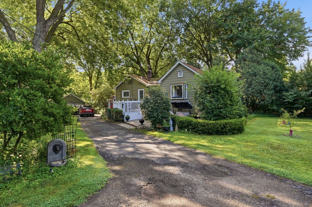 937 Elsie Avenue, Gurnee, IL 60031