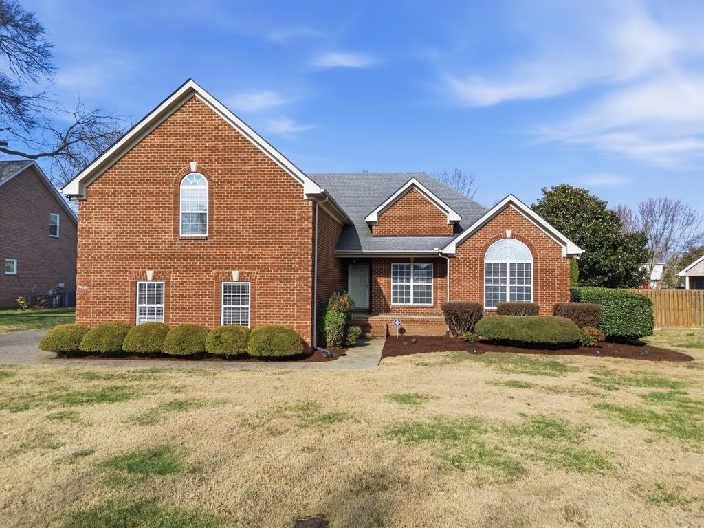 2706 Maylon Dr, Murfreesboro, TN 37128
