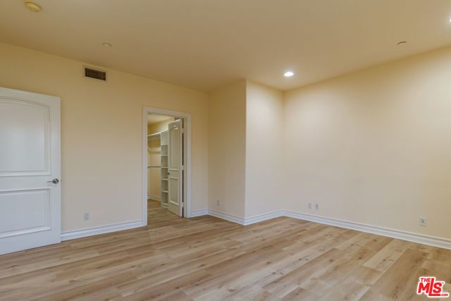 132 S Crescent Drive 103, Beverly Hills, CA 90212