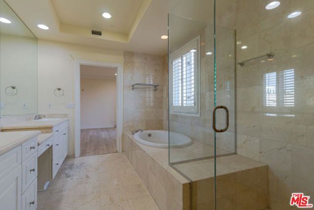 132 S Crescent Drive 103, Beverly Hills, CA 90212