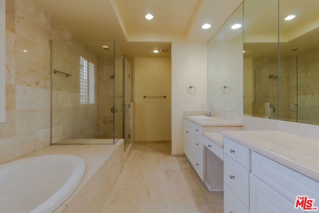 132 S Crescent Drive 103, Beverly Hills, CA 90212