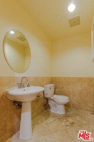 132 S Crescent Drive 103, Beverly Hills, CA 90212