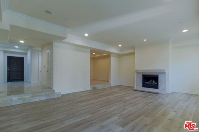 132 S Crescent Drive 103, Beverly Hills, CA 90212