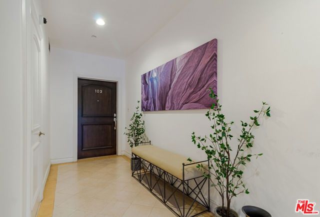 132 S Crescent Drive 103, Beverly Hills, CA 90212