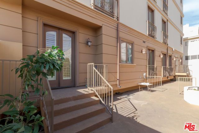 132 S Crescent Drive 103, Beverly Hills, CA 90212