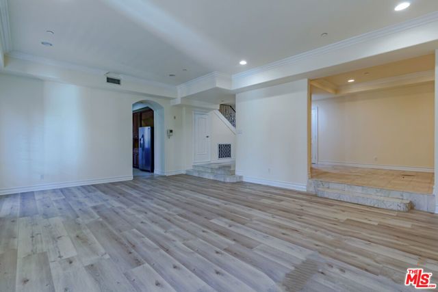 132 S Crescent Drive 103, Beverly Hills, CA 90212