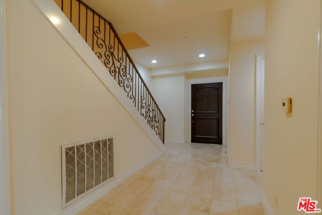 132 S Crescent Drive 103, Beverly Hills, CA 90212