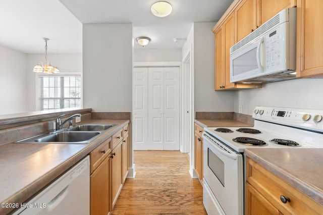 2306 Wrightsville Avenue Apt 101, Wilmington, NC 28403