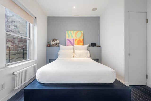 12 W 10th St Apt 4, New York City, NY 10011