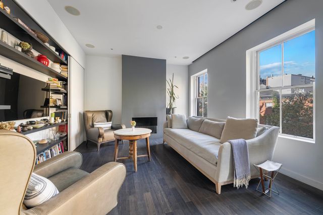 12 W 10th St Apt 4, New York City, NY 10011