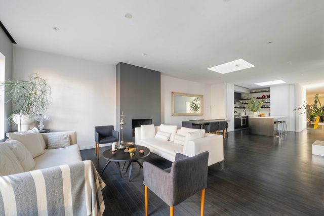 12 W 10th St Apt 4, New York City, NY 10011