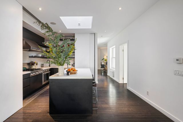 12 W 10th St Apt 4, New York City, NY 10011