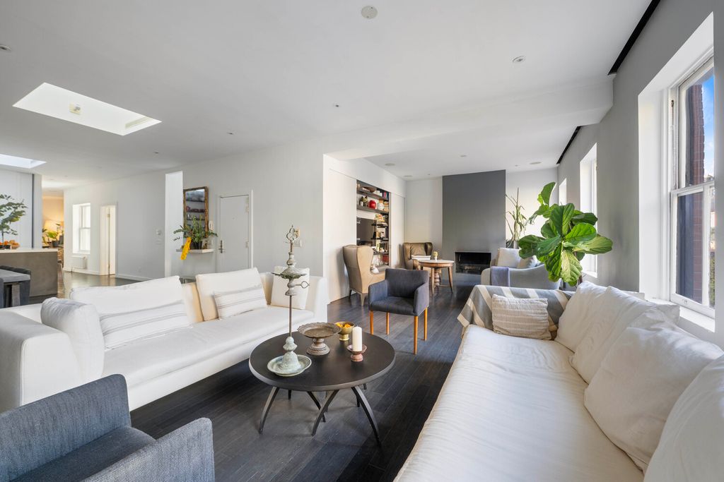 12 W 10th St Apt 4, New York City, NY 10011