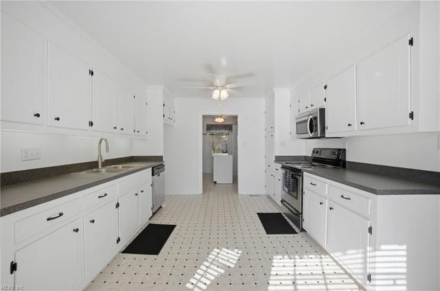 307 Ridgeland DR, Smithfield, VA 23430