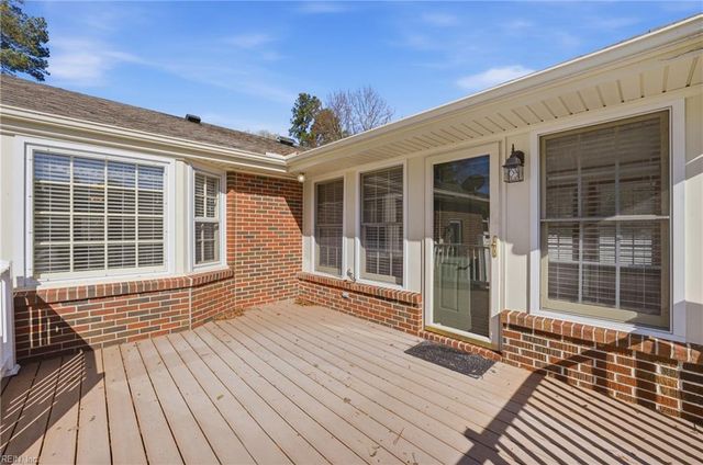 307 Ridgeland DR, Smithfield, VA 23430