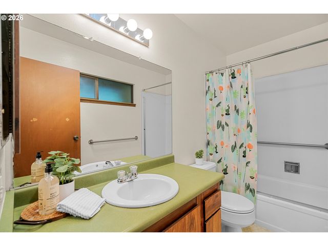 7740 Sw BARNES Rd B, Portland, OR 97225