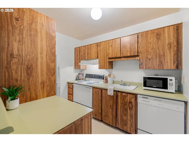 7740 Sw BARNES Rd B, Portland, OR 97225