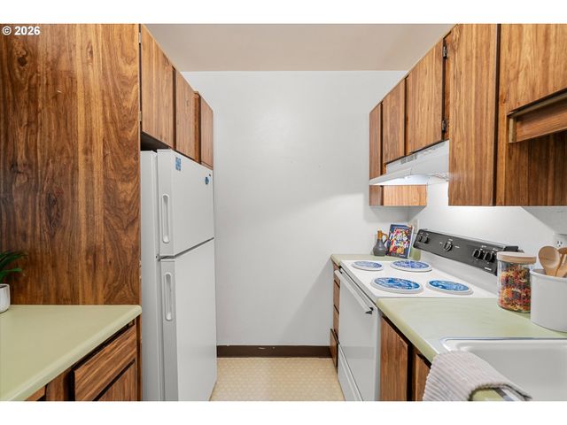 7740 Sw BARNES Rd B, Portland, OR 97225